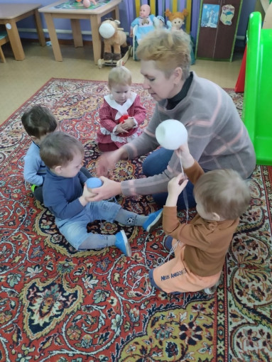 Клубочки для котёнка Клубочки для котёнка.